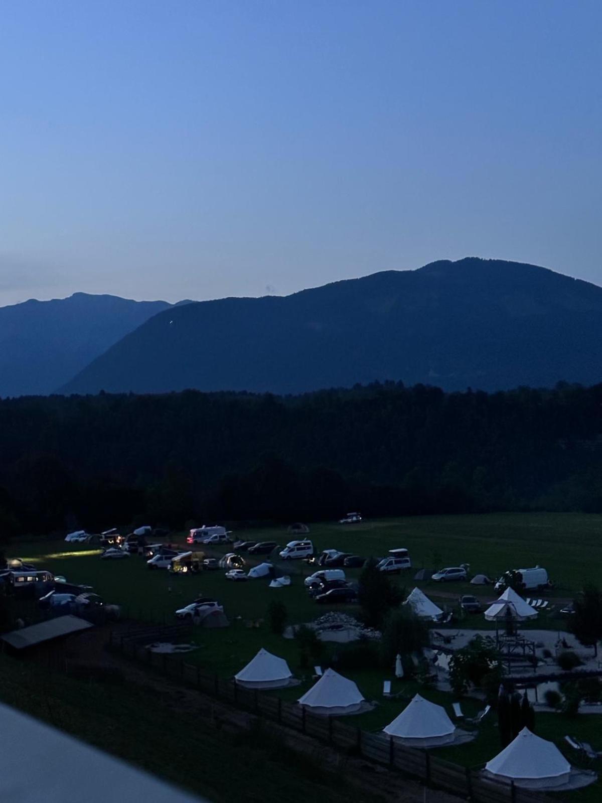 Camp Garden Park-Pitches And Tents Radovljica Extérieur photo