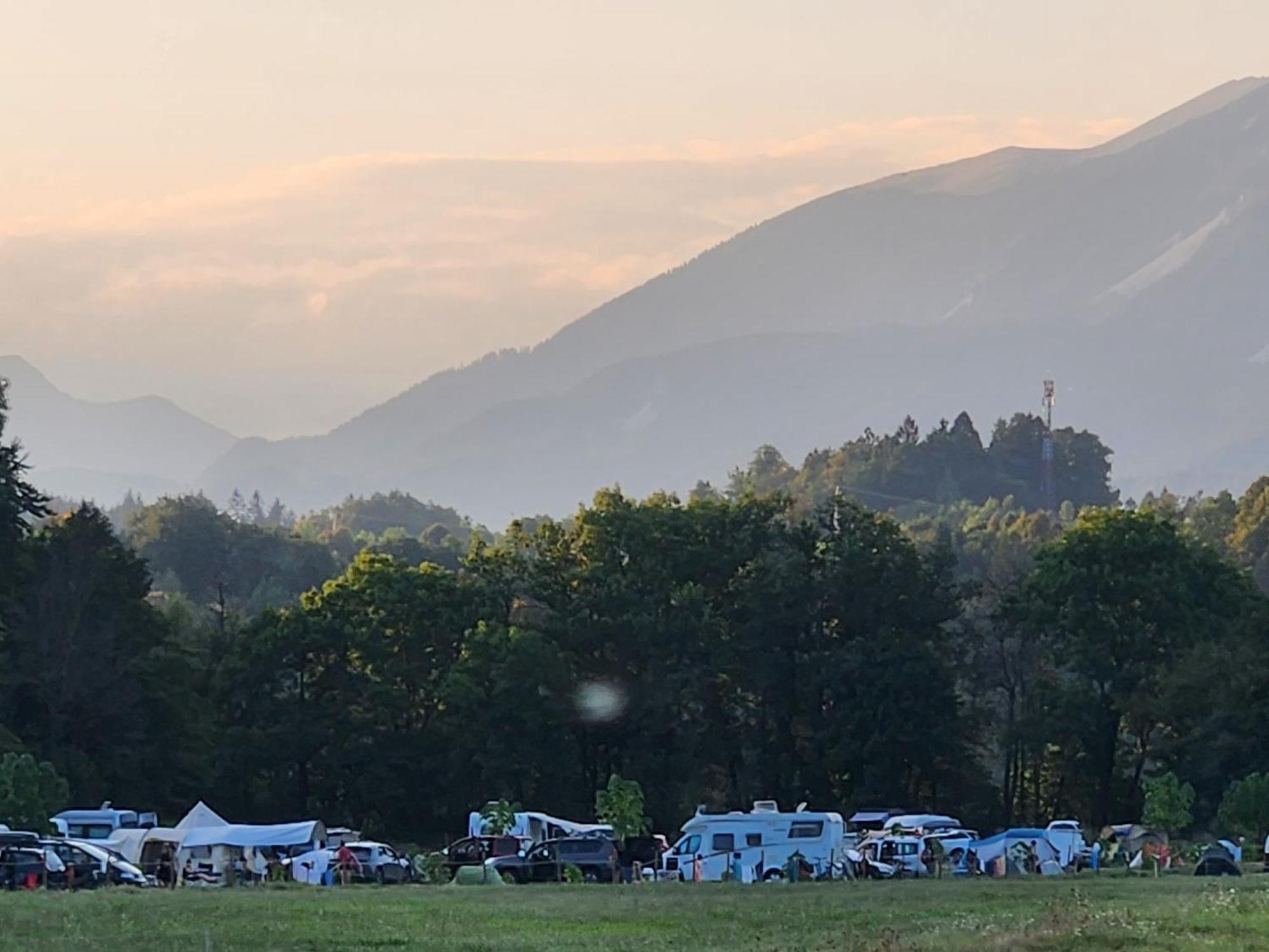 Camp Garden Park-Pitches And Tents Radovljica Extérieur photo
